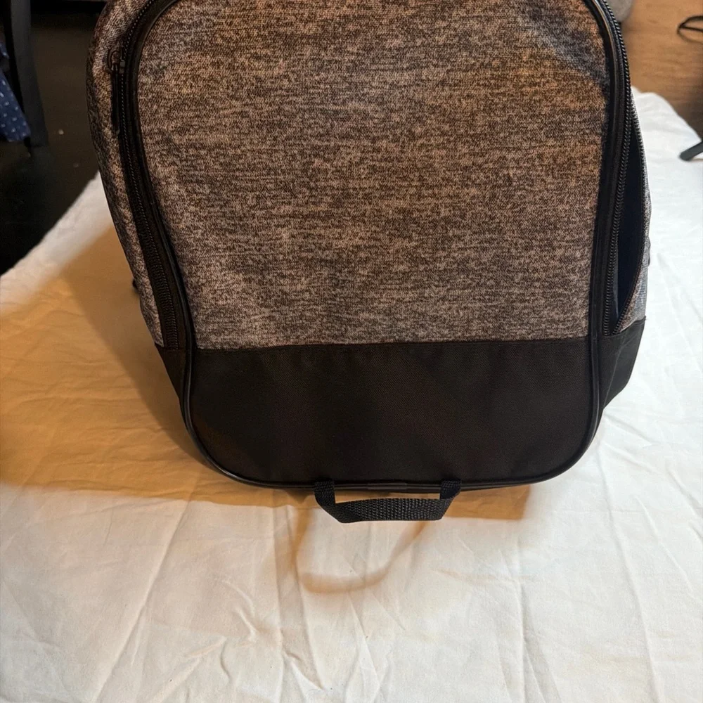 Adidas Duffle Bag/Gym Bag Grey and Black with Shoulder Strap Excellent Condition